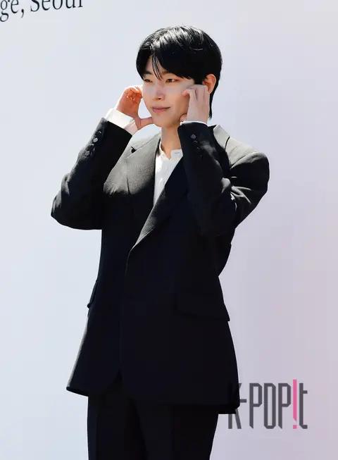 Hwang In-youp — Launch