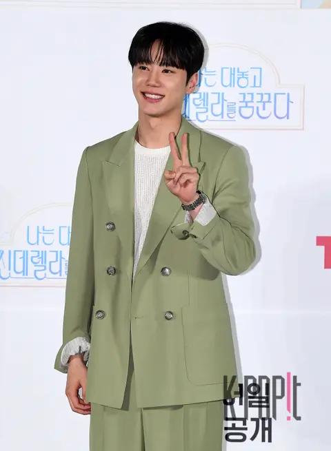 Lee Jun-young — I Openly Dreamed of Cinderella Production Briefing