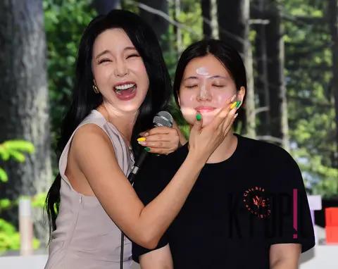 Hong Jin-young — Launch