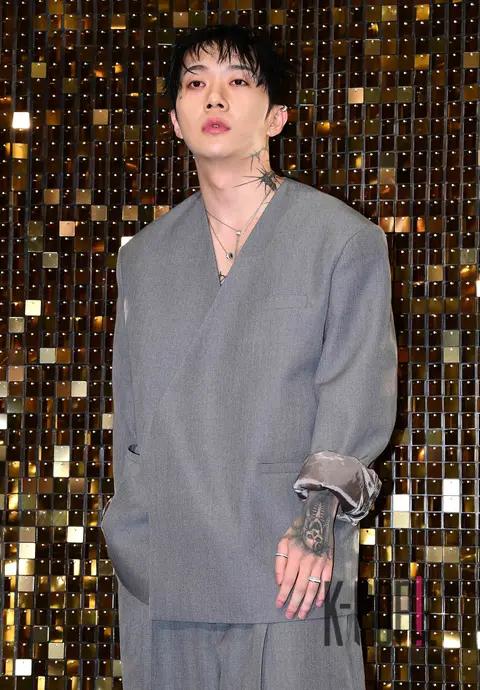 Woo Won-jae — Launch