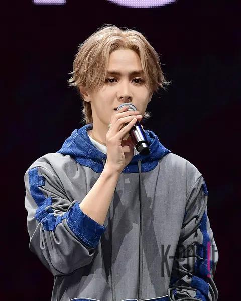 Kun (WayV) — Showcase