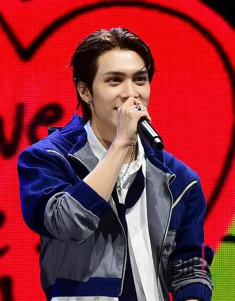 Hendery (WayV) — Showcase
