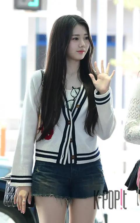 Lora (BABYMONSTER) — Airport