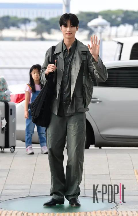 Byeon Woo-seok — Airport