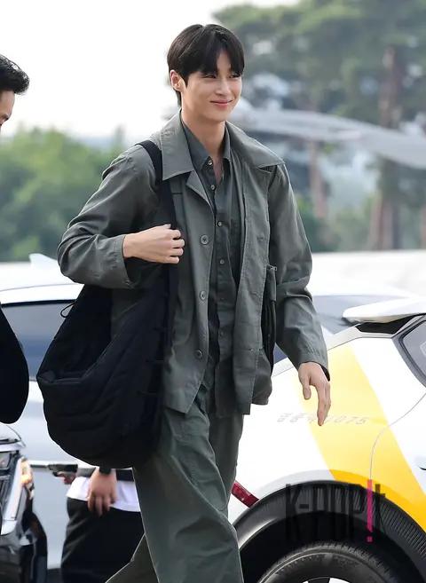 Byeon Woo-seok — Airport