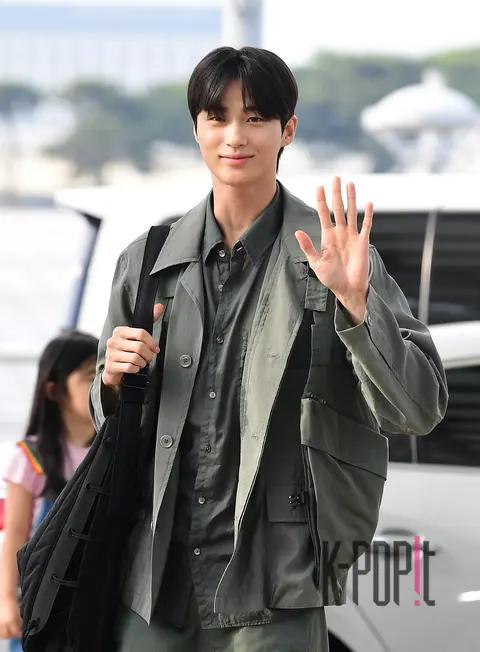 Byeon Woo-seok — Airport