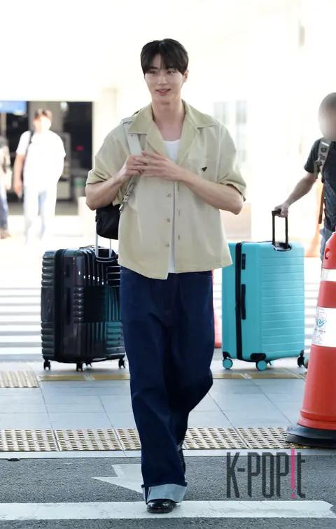 Byeon Woo-seok — Airport