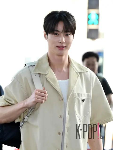 Byeon Woo-seok — Airport