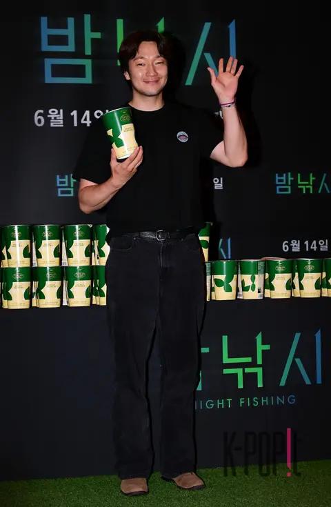 Son Seok-gu — Night Fishing Stage Greeting