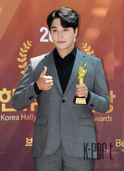 Min Woo-hyuk — Best Brand Awards
