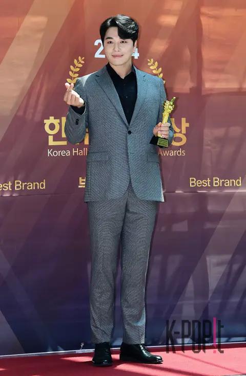 Min Woo-hyuk — Best Brand Awards