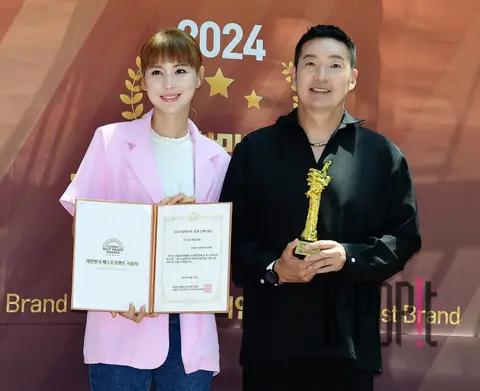 Park Yeo-won, Choi Kyung-hwan — Best Brand Awards