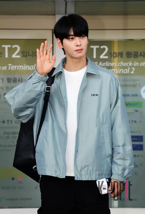 Cha Eun-woo — Airport