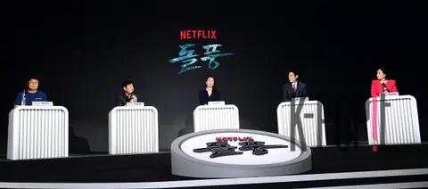 Seol Kyung-gu, Kim Hee-ae, Director Kim Yong-wan, Park Gyeong-su — Whirlwind Production Briefing