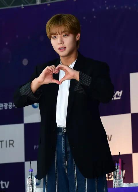 Park Ji-hoon — Blue Dragon Series Awards Handprinting