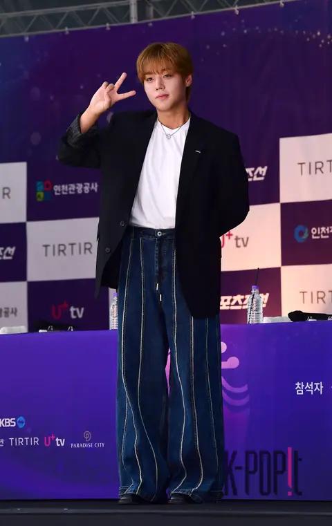 Park Ji-hoon — Blue Dragon Series Awards Handprinting