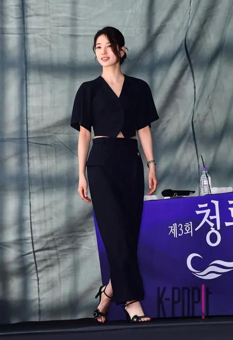 Suzy — Blue Dragon Series Awards Handprinting