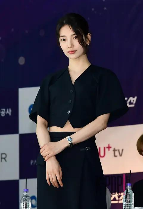Suzy — Blue Dragon Series Awards Handprinting