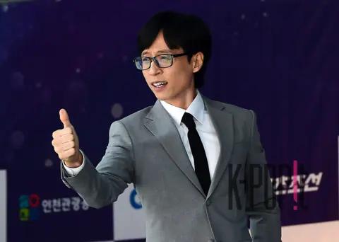Yoo Jae-suk — Blue Dragon Series Awards Handprinting