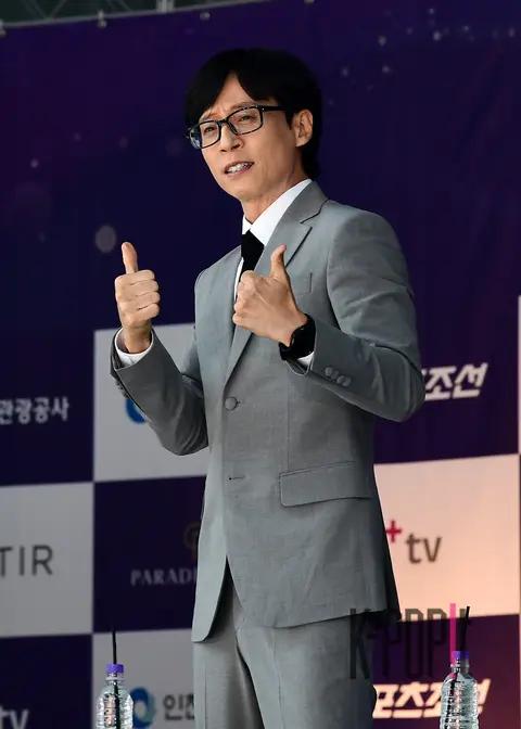 Yoo Jae-suk — Blue Dragon Series Awards Handprinting