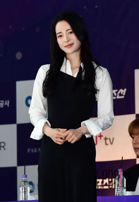 Im Ji-yeon — Blue Dragon Series Awards Handprinting