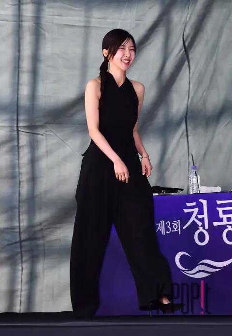 Joo Hyun-young — Blue Dragon Series Awards Handprinting