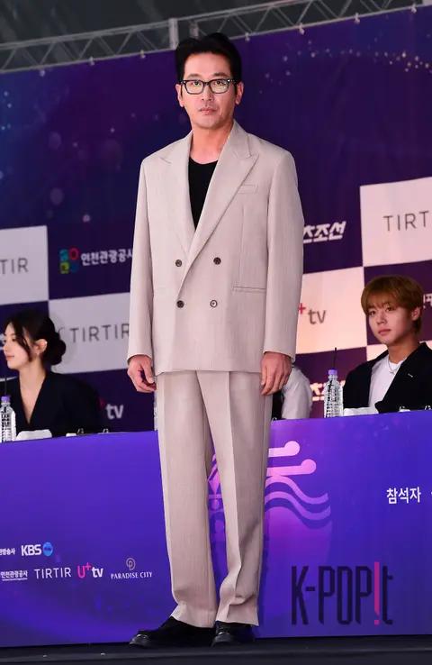 Ha Jung-woo — Blue Dragon Series Awards Handprinting
