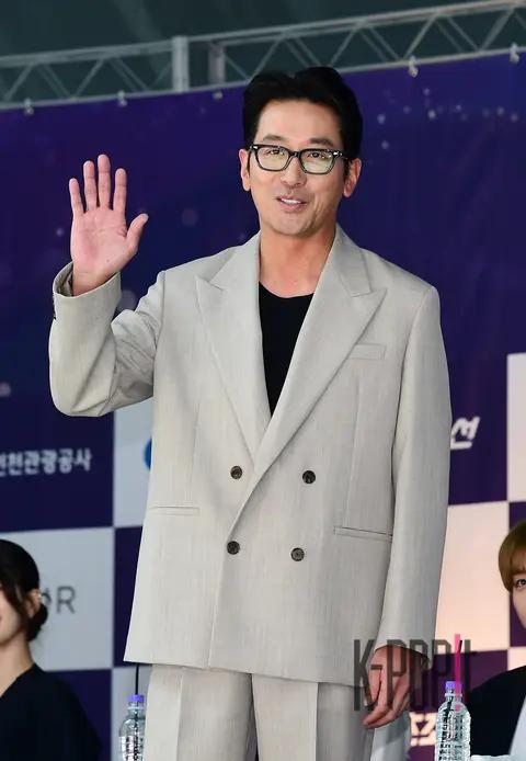 Ha Jung-woo — Blue Dragon Series Awards Handprinting