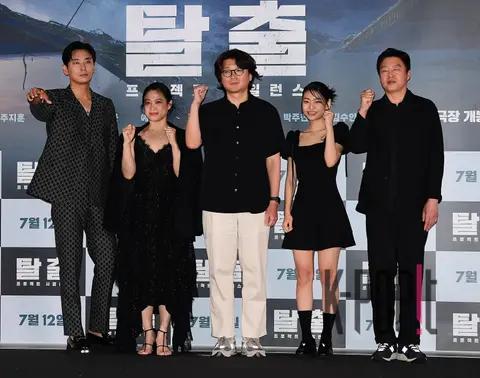 Director Kim Tae-gon, Joo Ji-hoon, Kim Hee-won, Park Hee-bon, Kim Su-an — Escape Press Screening