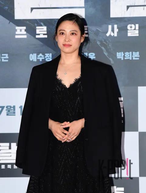 Park Hee-bon — Escape Press Screening