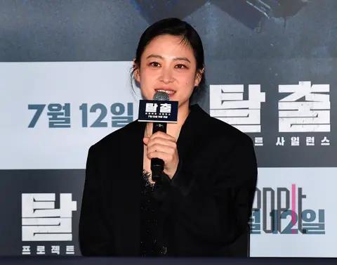 Park Hee-bon — Escape Press Screening