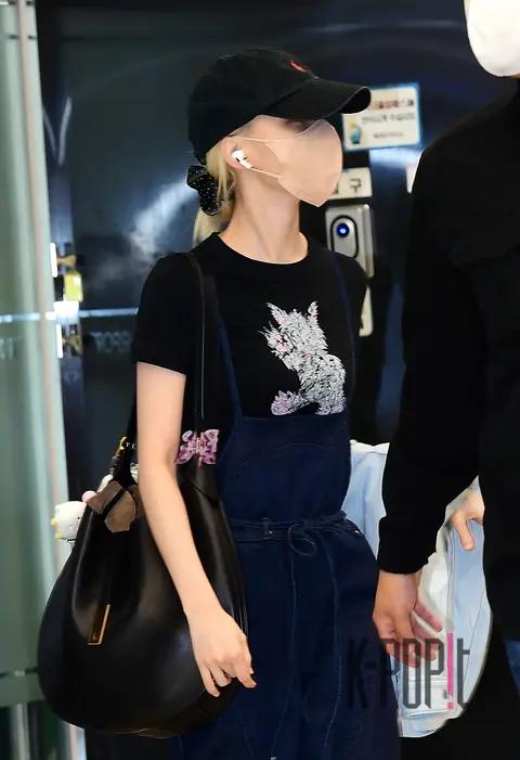 Winter (aespa) — Airport