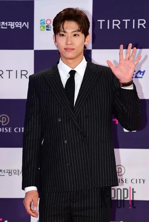 Dex — Chungryeo Series Awards Red Carpet