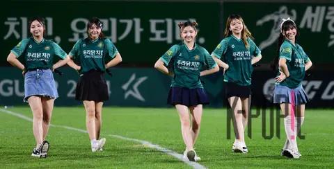 BUSTERS — Celebration Performance