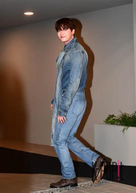 Lee Jong-suk — Launch