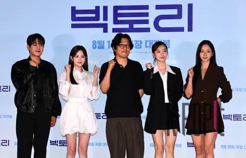 Lee Hye-ri, Park Se-wan, Lee Jung-ha, Jo A-ram, Director Park Beom-su — Victory Press Screening