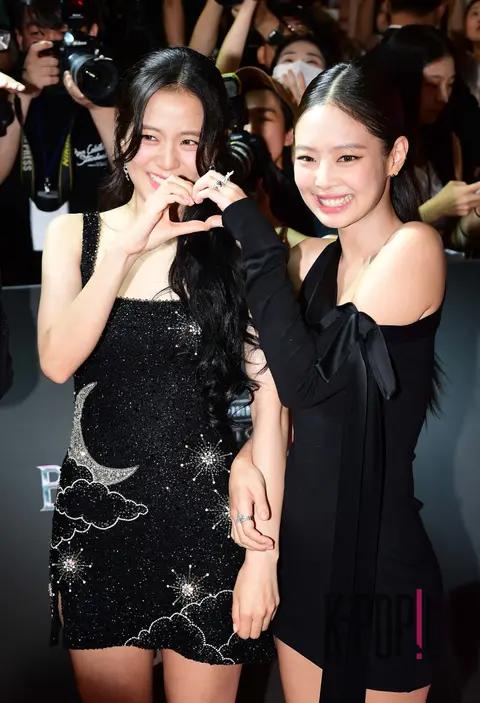 Jisoo (BLACKPINK), JENNIE — BLACKPINK Pink Carpet