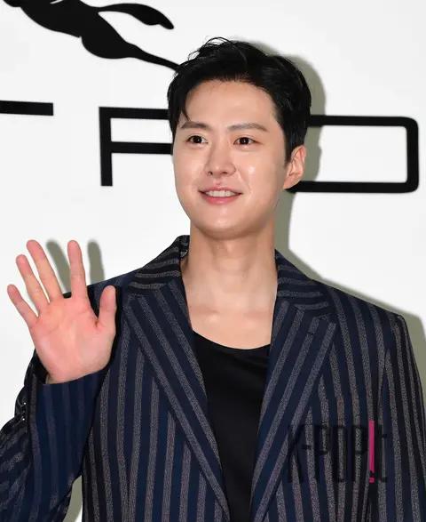 Gong Myung — Launch