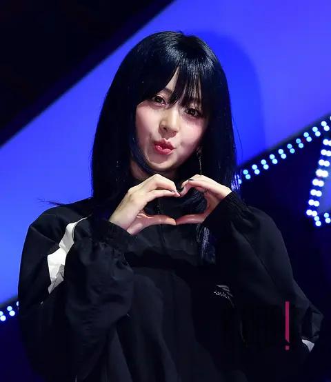 Huh Yunjin (LE SSERAFIM) — Showcase