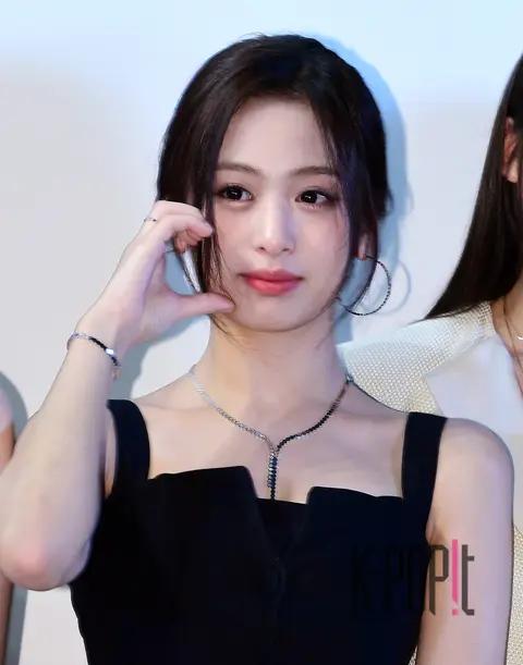 Ahyeon (BABYMONSTER) — Launch