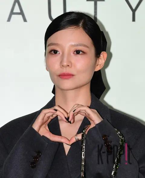 Lee Som — Launch