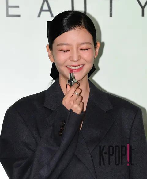 Lee Som — Launch
