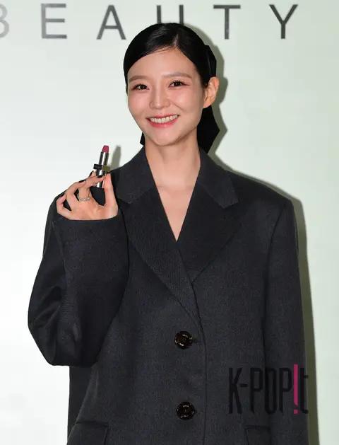 Lee Som — Launch