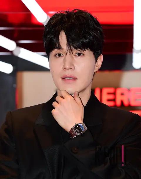 Lee Dong-wook — Launch