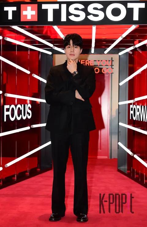 Lee Dong-wook — Launch