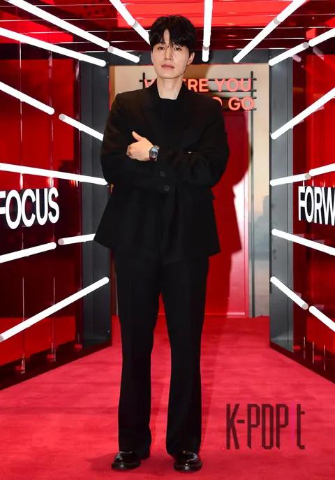 Lee Dong-wook — Launch