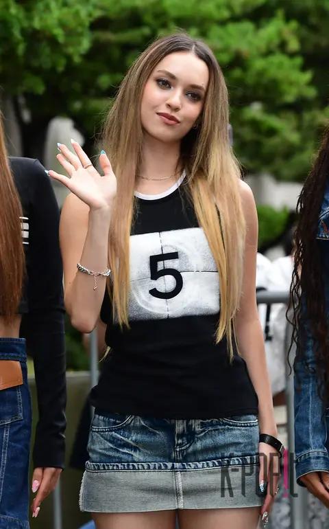 Cat's Eye Daniela — Music Bank Arrival