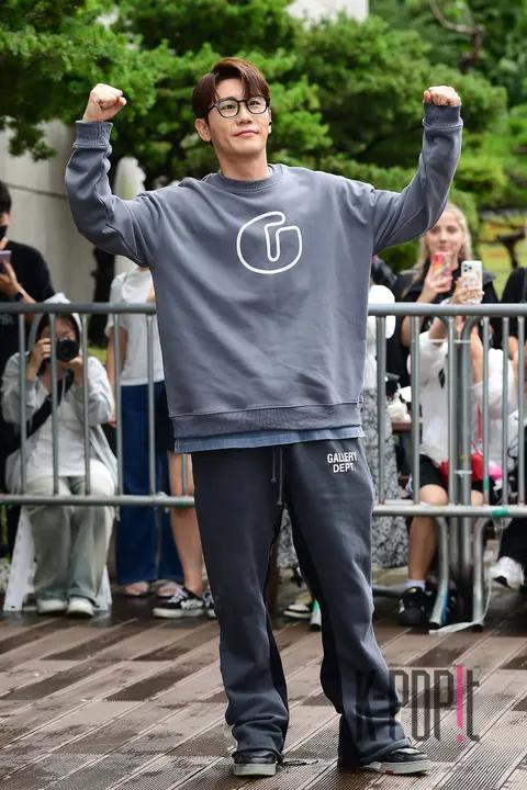Young Tak — Music Bank Arrival
