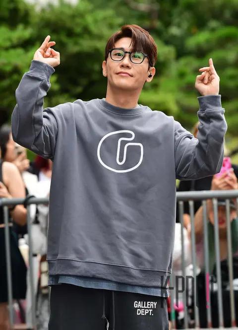 Young Tak — Music Bank Arrival