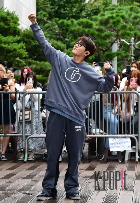Young Tak — Music Bank Arrival